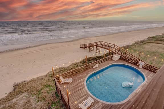 Beachfront, Huge Deck and Private Heated Pool