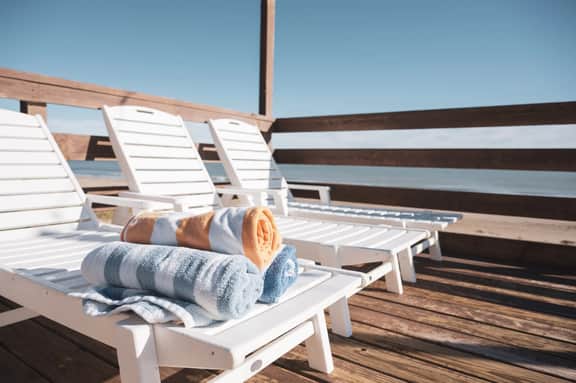 Beachfront, Huge Deck and Private Heated Pool